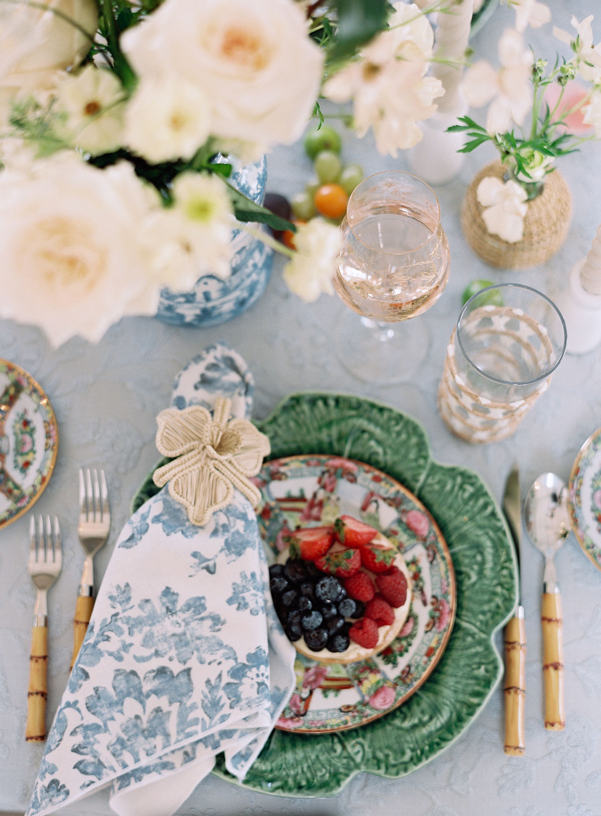 chinoiserie table setting design